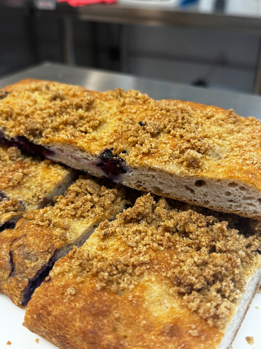 FOCACCIA ARÁNDANOS, LIMON, CRUMBLE Y GLASEADO