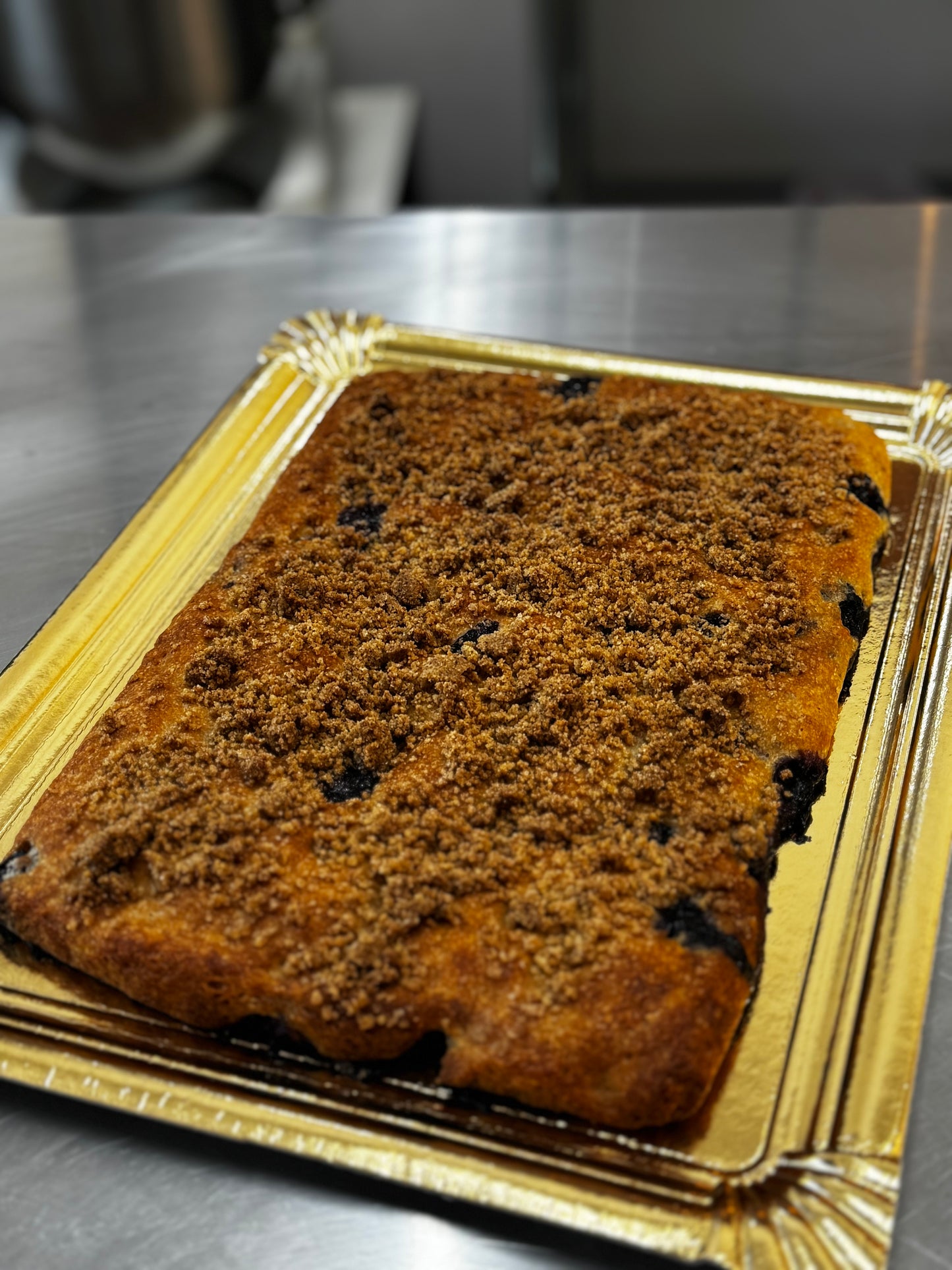 FOCACCIA ARÁNDANOS, LIMON, CRUMBLE Y GLASEADO