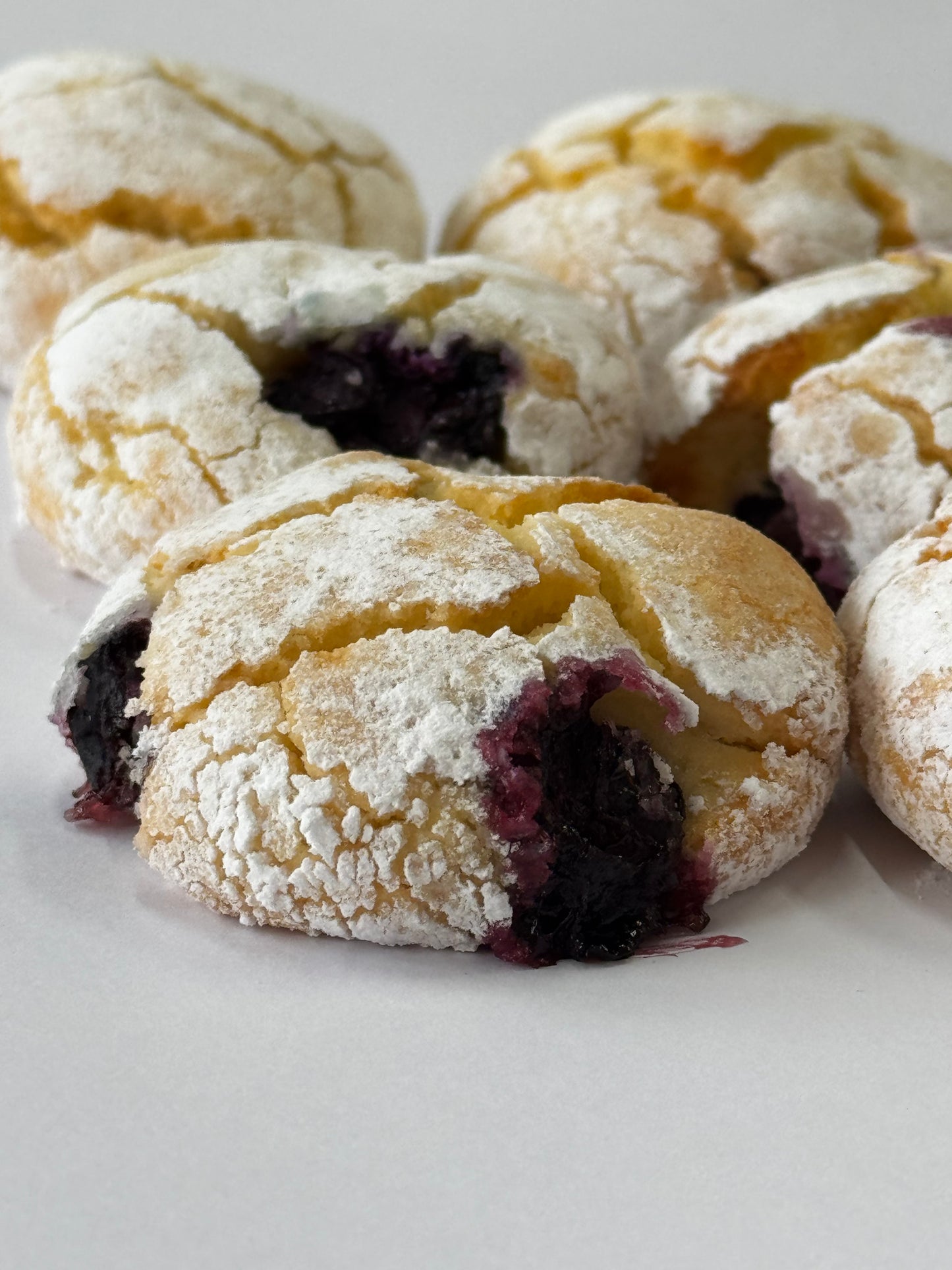 Galleta craquelada de limón y arándanos