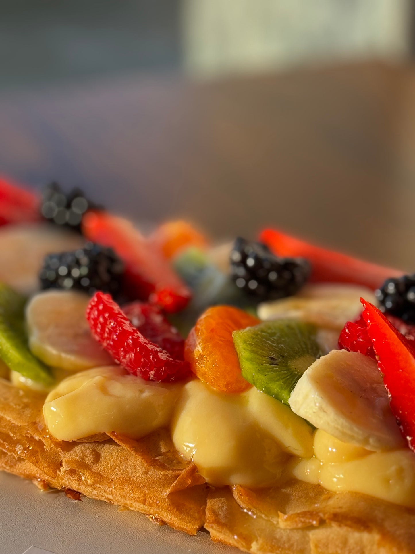Tarta de hojaldre con frutas de temporada