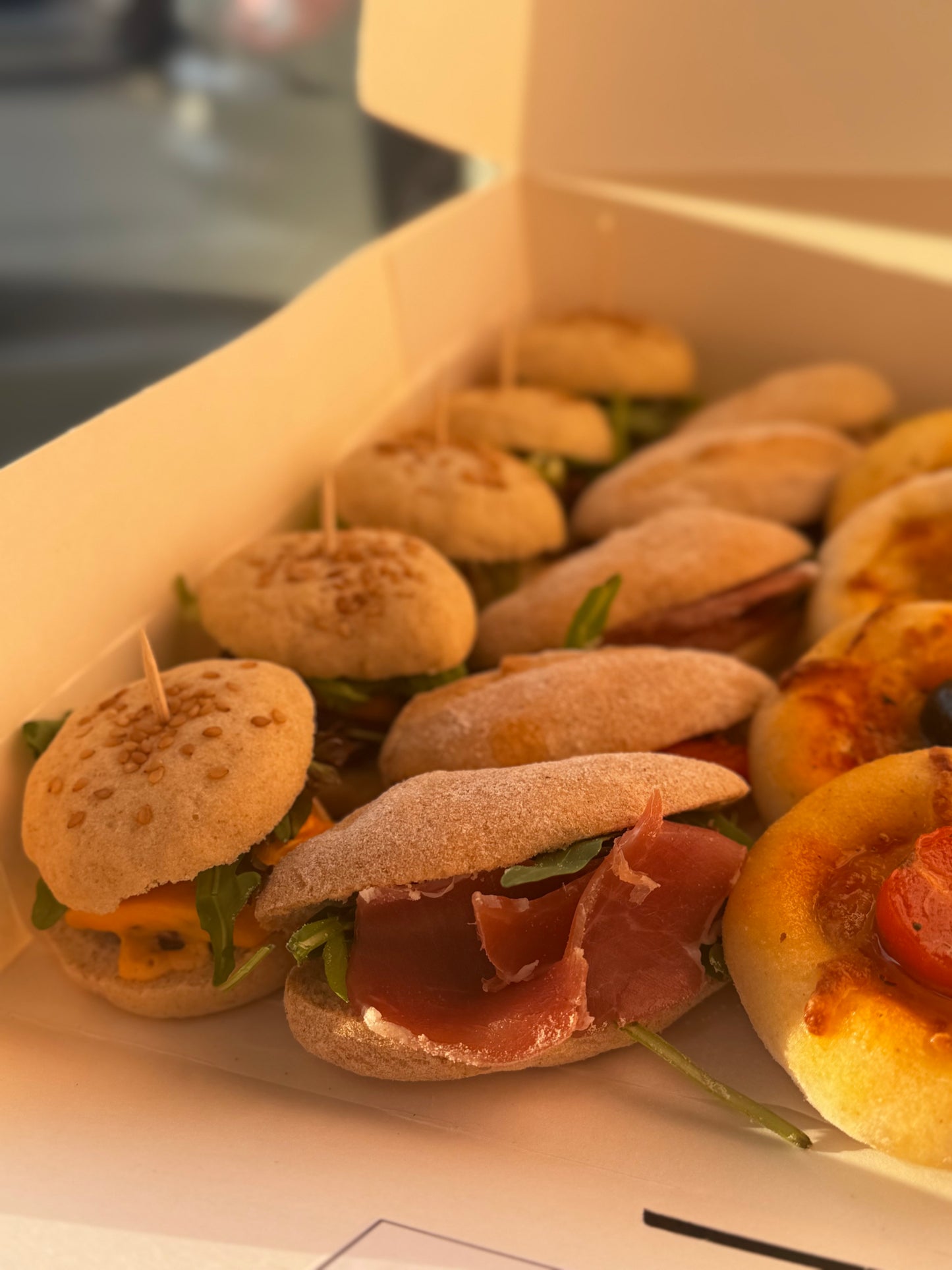 CAJA BANDEJA SALADA DE CATERING